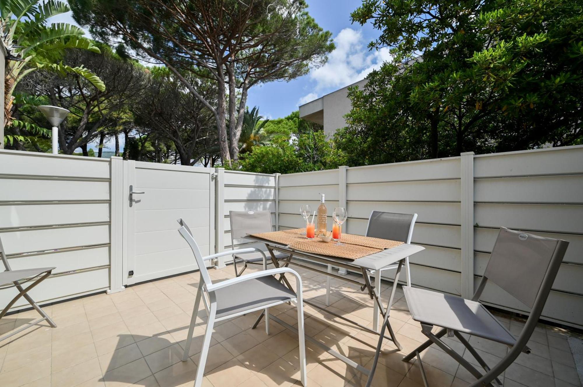Residence La Menado Cavalaire-sur-Mer Kültér fotó